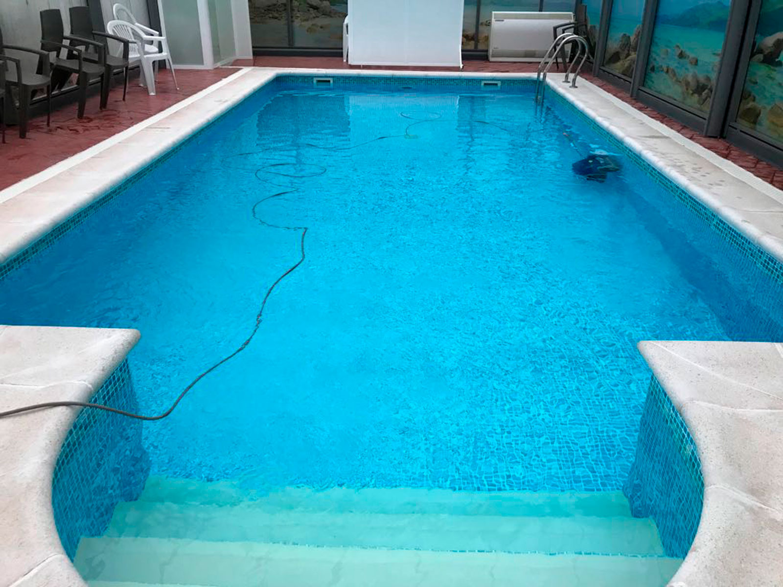 piscina laminada armada con escalera romana