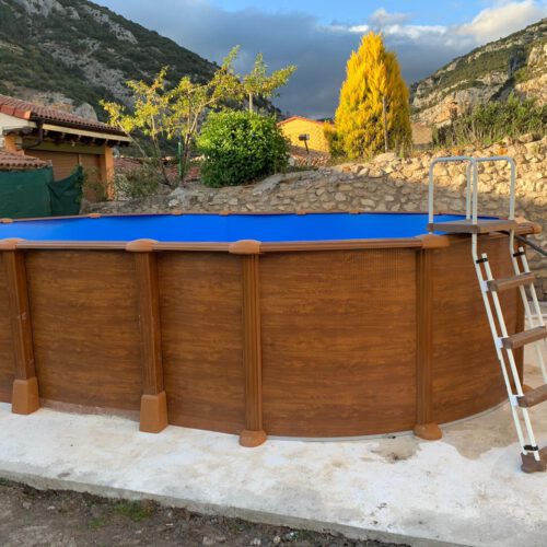 Piscina desmontable de chapa camuflada tipo madera montada por Ferretería Cid