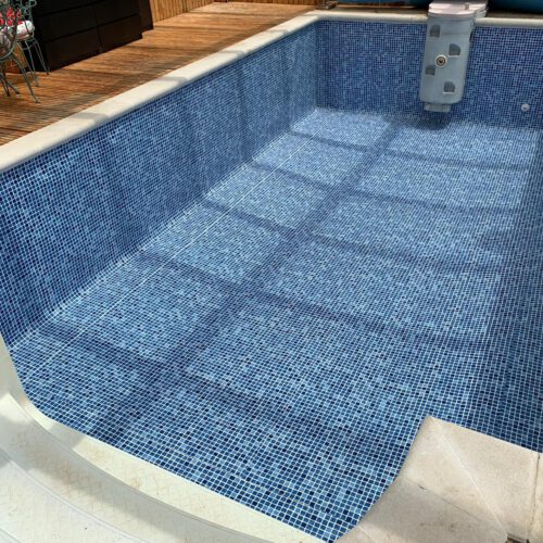 Piscina 6x3 lámina armada gresite azul, escalera romana de fibra Barriada Yagüe, Burgos