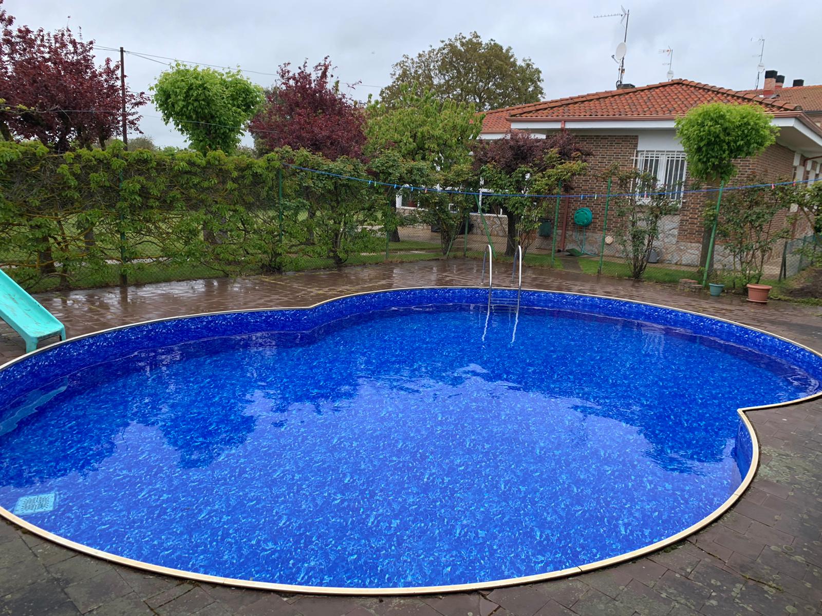 Rehabilitación piscina Krulland (en 8) instalada hace 48 años, 6x9m, lámina de mármol en Ibeas de Juarros